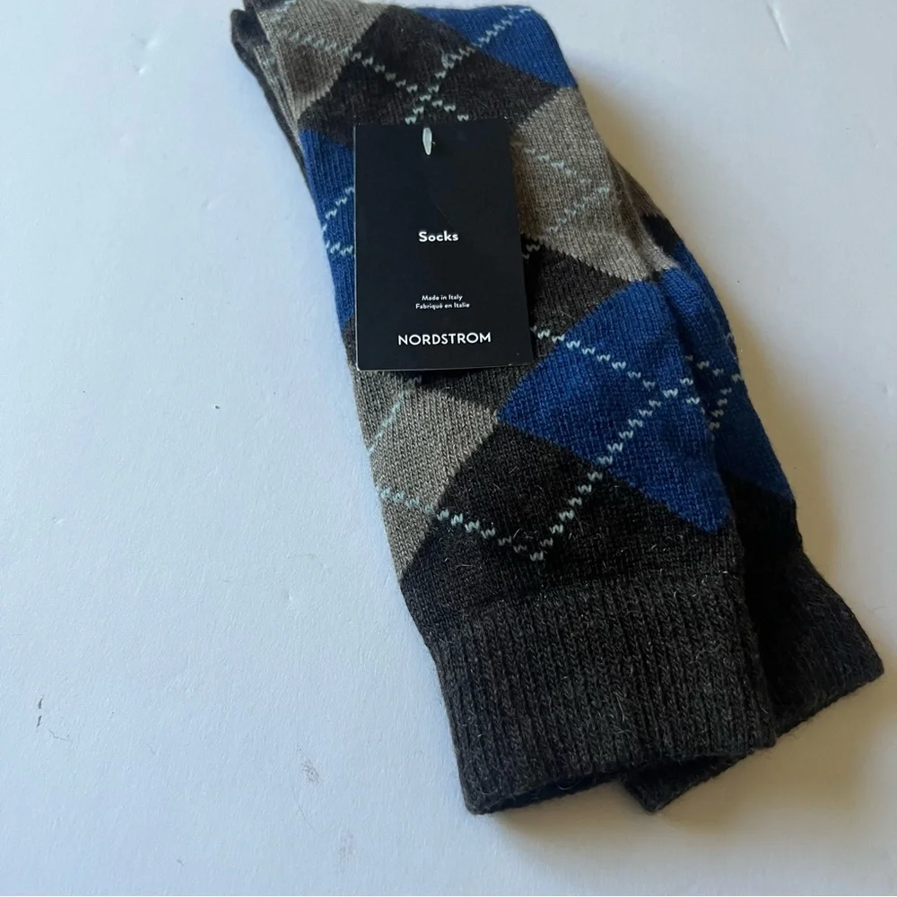 NORDSTROM MENS CASHMERE BLEND ARGYLE SOCKS BLUE BROWN OS NWT